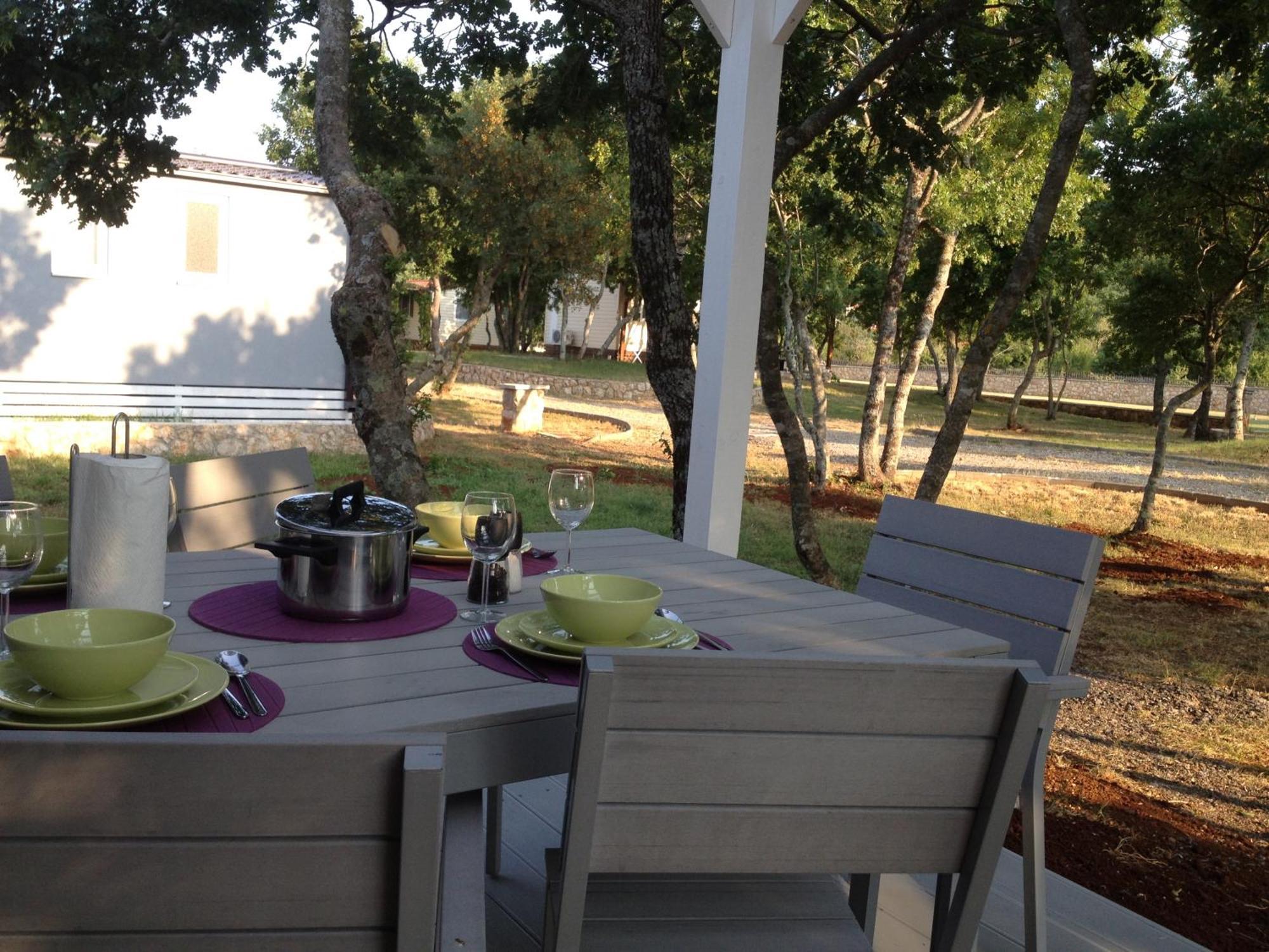 Micanovi Dvori Mobile Home Village Zrmanja أوبروفاتش الغرفة الصورة