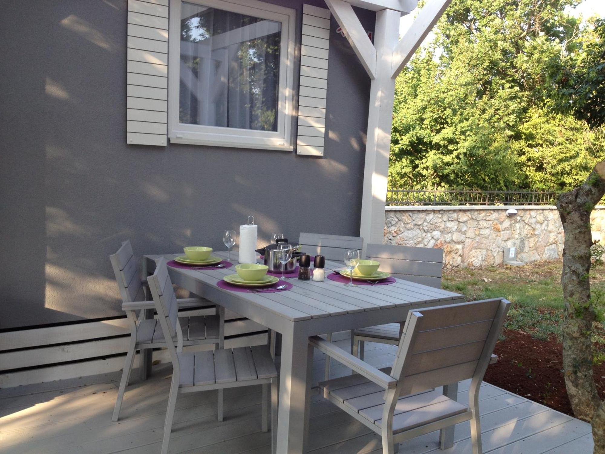 Micanovi Dvori Mobile Home Village Zrmanja أوبروفاتش الغرفة الصورة