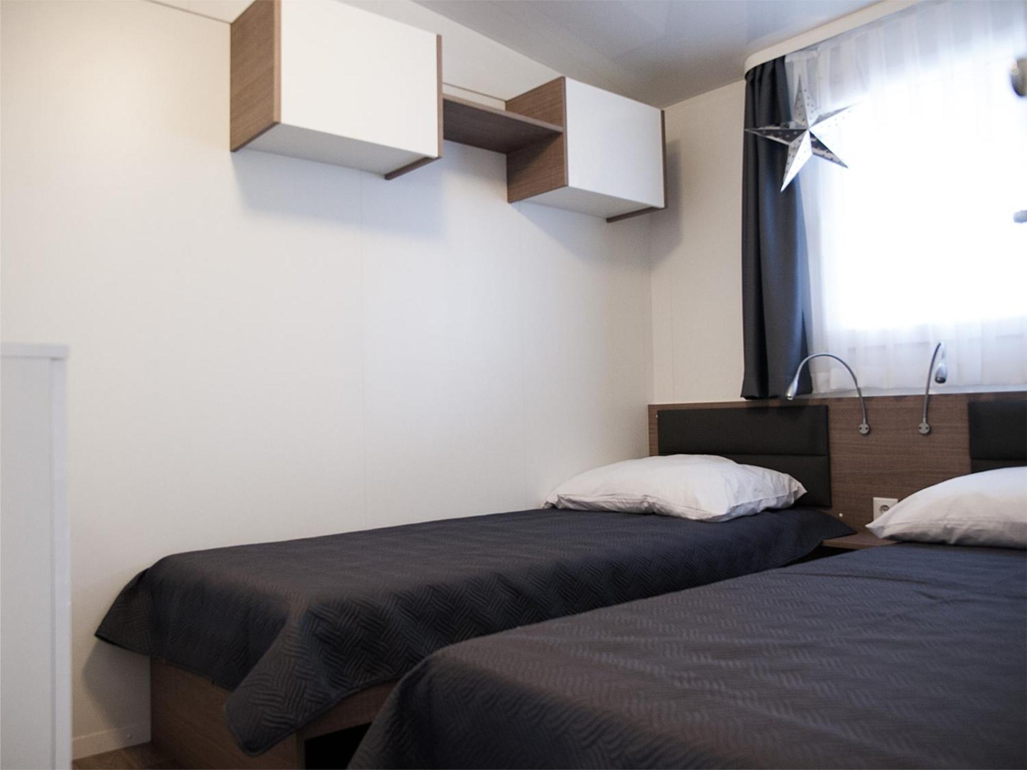 Micanovi Dvori Mobile Home Village Zrmanja أوبروفاتش الغرفة الصورة