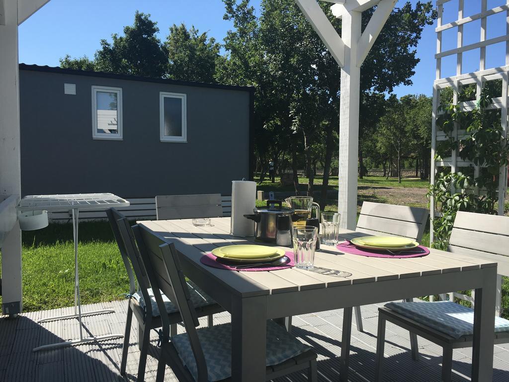 Micanovi Dvori Mobile Home Village Zrmanja أوبروفاتش المظهر الخارجي الصورة