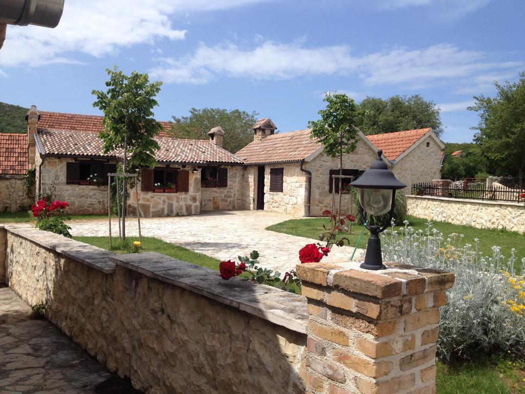 Micanovi Dvori Mobile Home Village Zrmanja أوبروفاتش المظهر الخارجي الصورة
