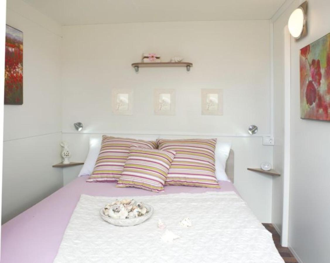 Micanovi Dvori Mobile Home Village Zrmanja أوبروفاتش الغرفة الصورة